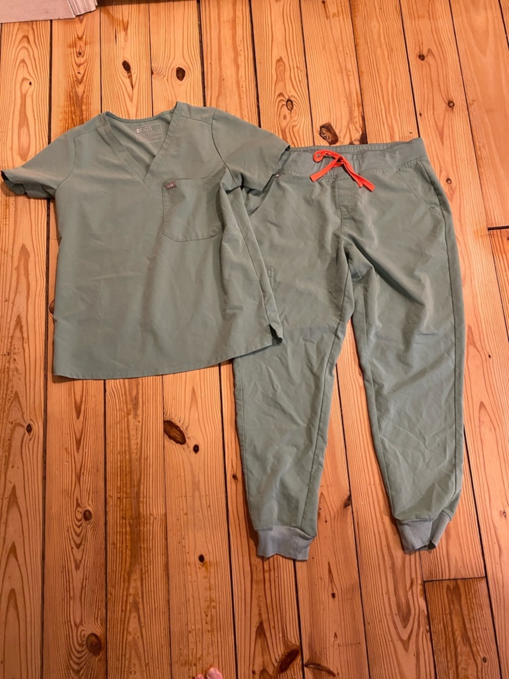 GUC Figs Sage Green Medium Top, Large Jogger Bottom